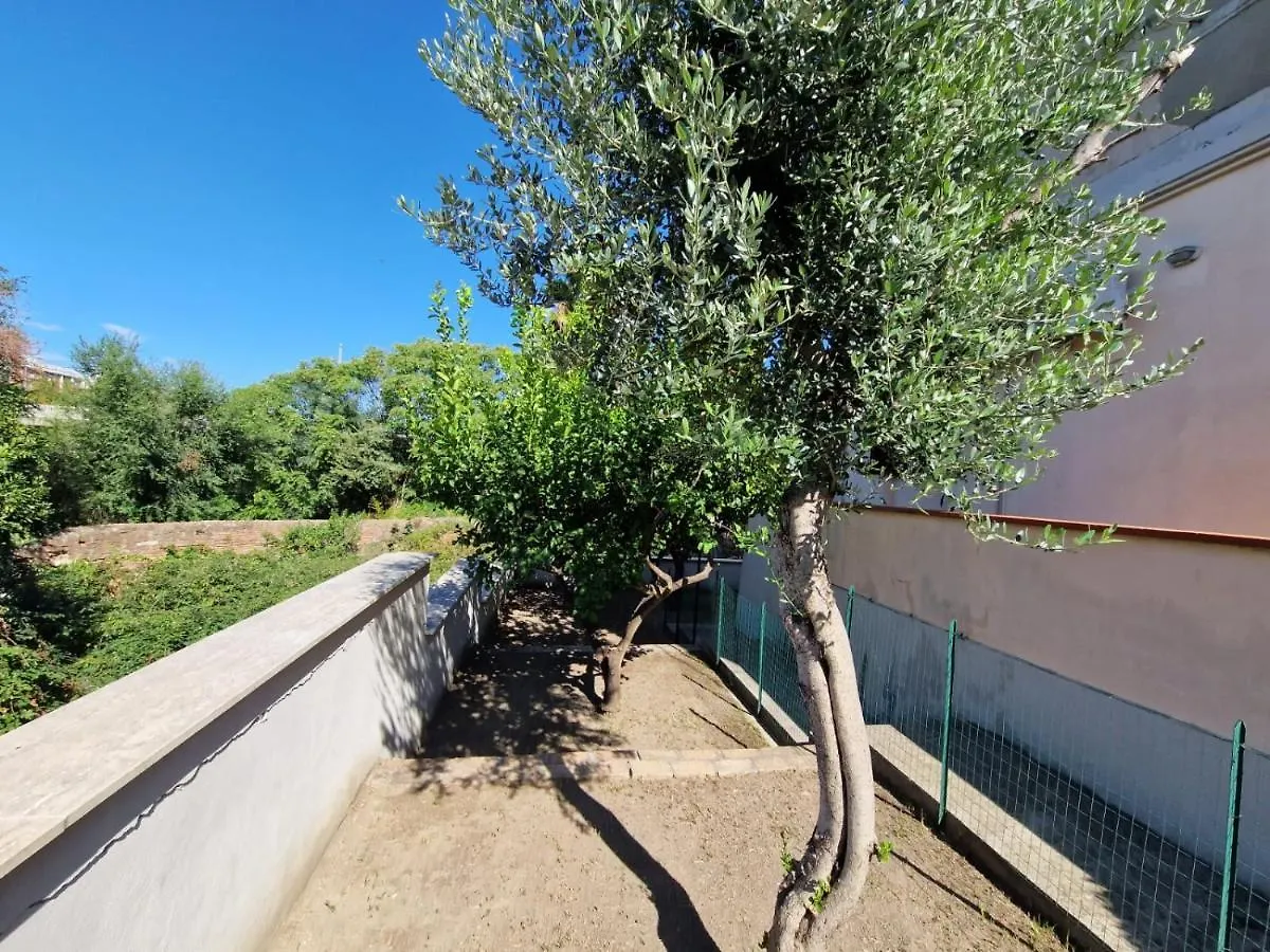 Appartamento Per Chi Ama Prendere Il Caffe In Terrazzo Рим